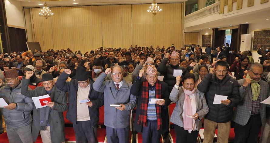 माओवादी केन्द्रीय सदस्यले लिए शपथ